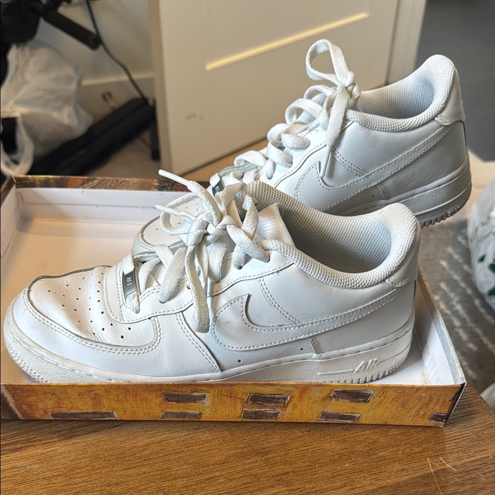 Youth Nike Air Force 1 Sneakers